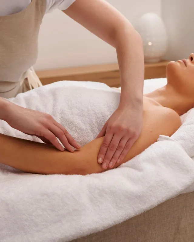 arm_massage_0346_-_ecomm_2022__1.jpg